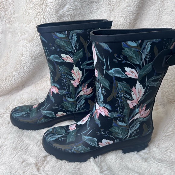 A New Day Water Proof Vicki Boots - Picture 2 of 5